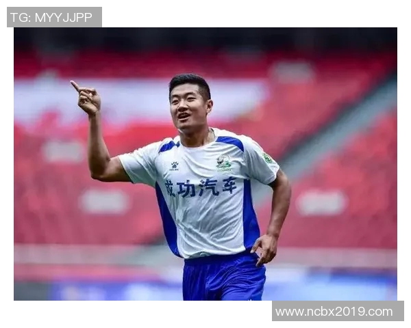 中国足球明星李铁的辉煌历程与对足球事业的贡献分析