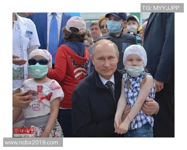 普京与足球明星亲密合影展现友谊与体育精神的完美结合