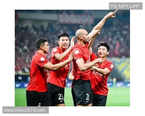 深圳足球队在亚运会上的耐力表现值得称赞展现了团队精神与拼搏精神的完美结合 深圳足球队在亚运会上的耐力表现值得称赞展现了团队精神与拼搏精神的完美结合