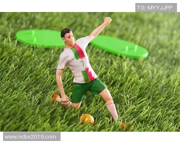 足球明星手办摆饰品的魅力与收藏价值探讨