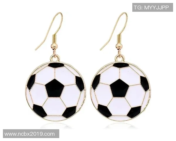 足球明星耳环造型卡通形象展示与时尚风格解析 足球明星耳环造型卡通形象展示与时尚风格解析